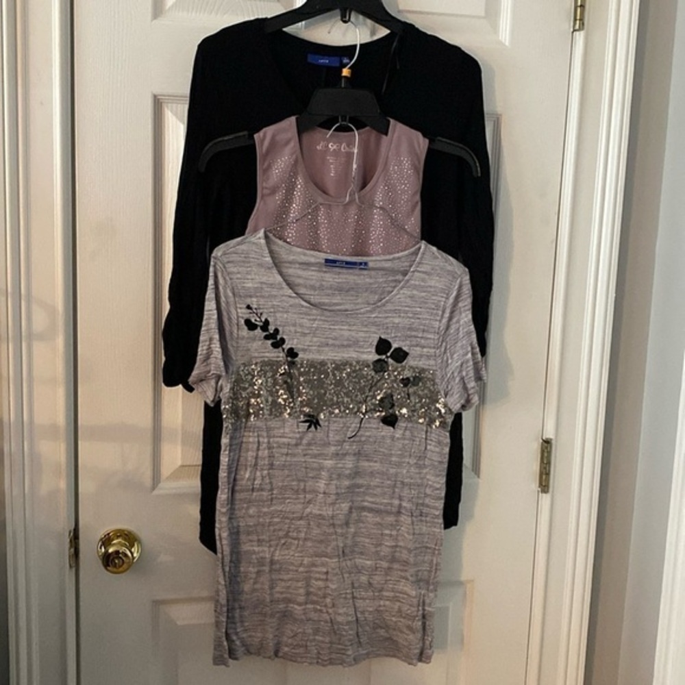 Bundles of women tops